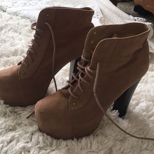 Heeled boots